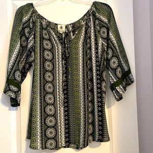 Spade & Heart lightweight green top with tie front and 3/4 length sleeves